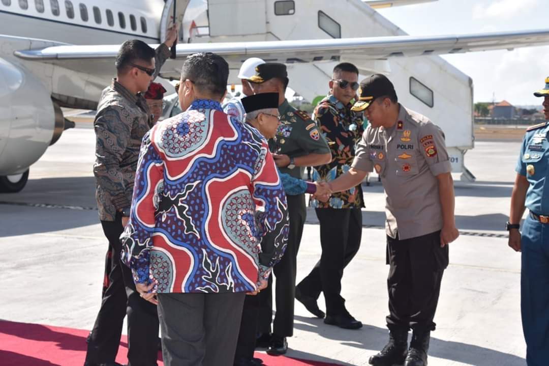 Waka Polda Bali Sambut Kedatangan Wakil Presiden Republik Indonesia di Provinsi Bali