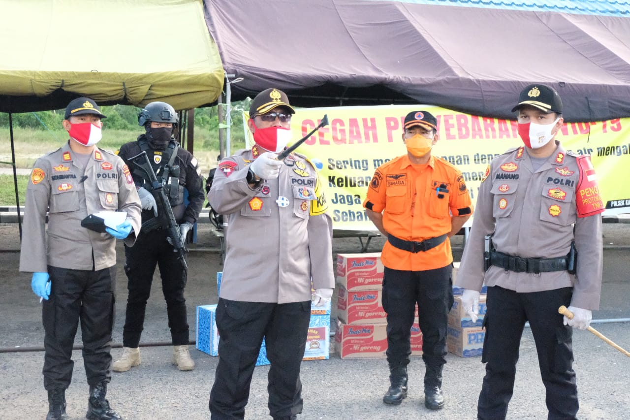 Pantau PSBB di Kapuas, Kapolda Berikan Bantuan Kepada Personel Pengamanan