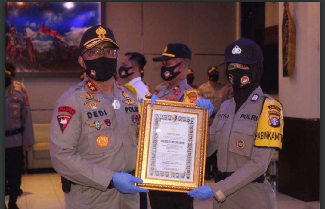 47 Personel Polda Kalteng Terima Penghargaan Kapolda
