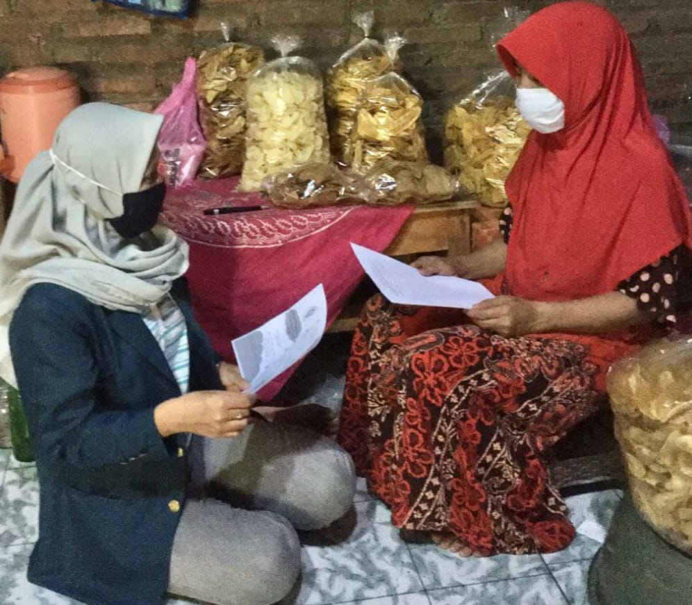 Mahasiswi Undip Terangkan Pentingnya IUMK Untuk Mengembangkan Usaha Di Jepara