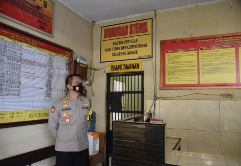 Kapolresta Cirebon Cek Tahanan, Pastikan Ruang Tahanan Dalam Keadaan Baik Dan Aman