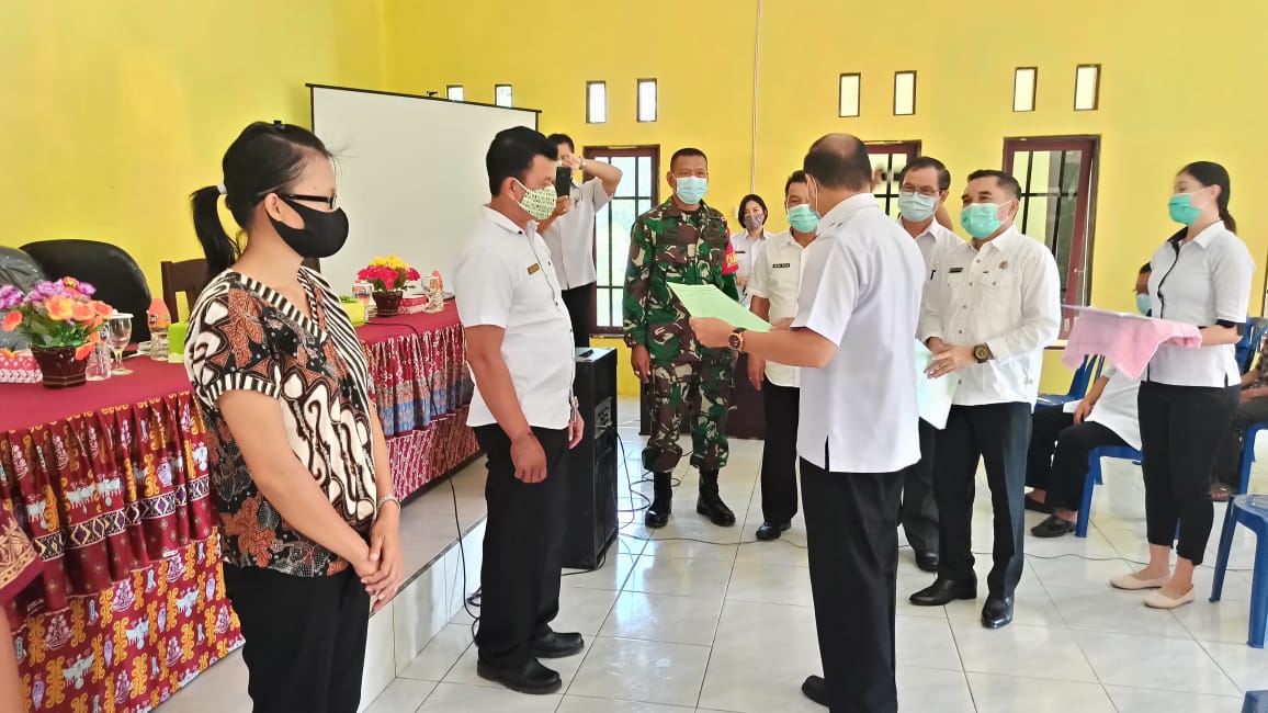 Penyerahan sertifikat di Desa Tumbang Tariak terdiri dari tanah milik pemerintah desa