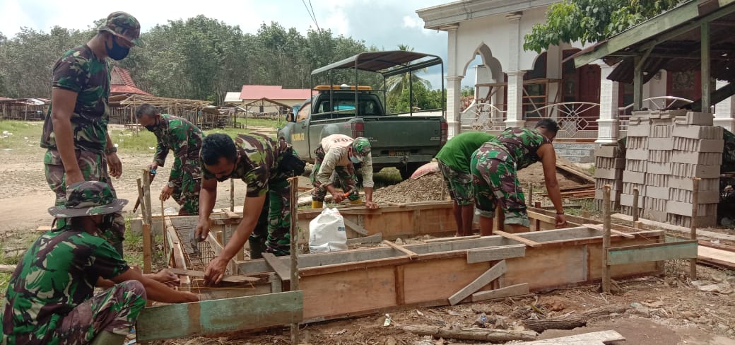 Ciptakan Keamanan Di Desa, TMMD Kodim 1008/Tanjung Bangun Pos Kamling