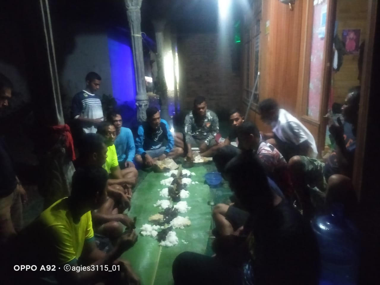 Satgas TMMD ke 110 Kodim 1008/Tanjung Makan Malam Bareng Orang Tua Asuh