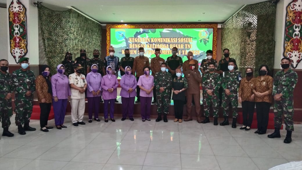 Memperkuat Nasionalisme, Korem 102/Pjg Laksanakan Komsos Dengan Keluarga Besar TNI
