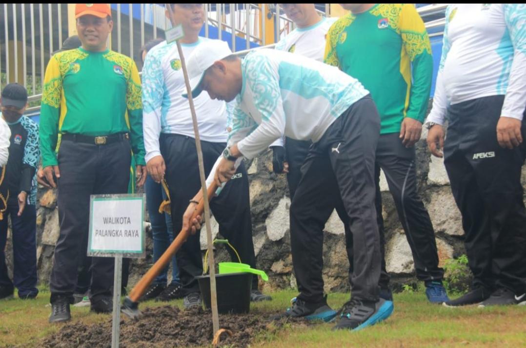 Wali Kota se-Kalimantan Melakukan Aksi Penanaman Pohon di Taman Pasuk Kameluh
