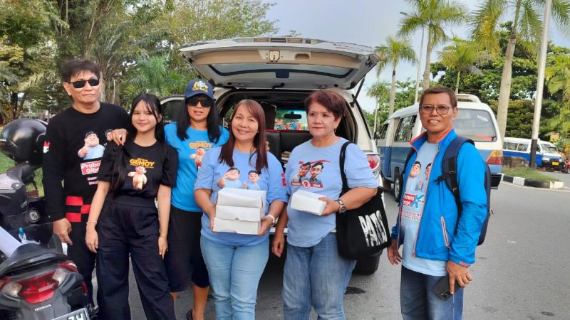 DPD PGX Kalimantan Timur bagi Takjil di Lapangan Merdeka, Balikpapan