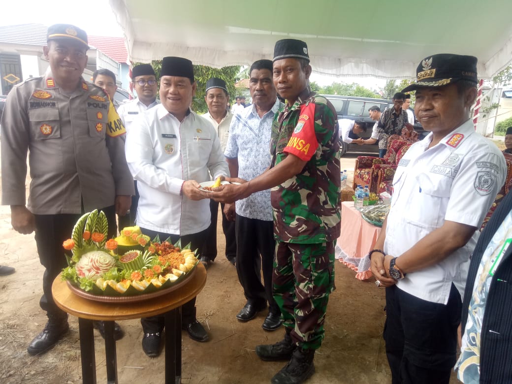 Peletakan Batu Pertama Pembangunan Masjid Al – Hijrah Oleh Bupati Kotawaringin Timur Halikinnor