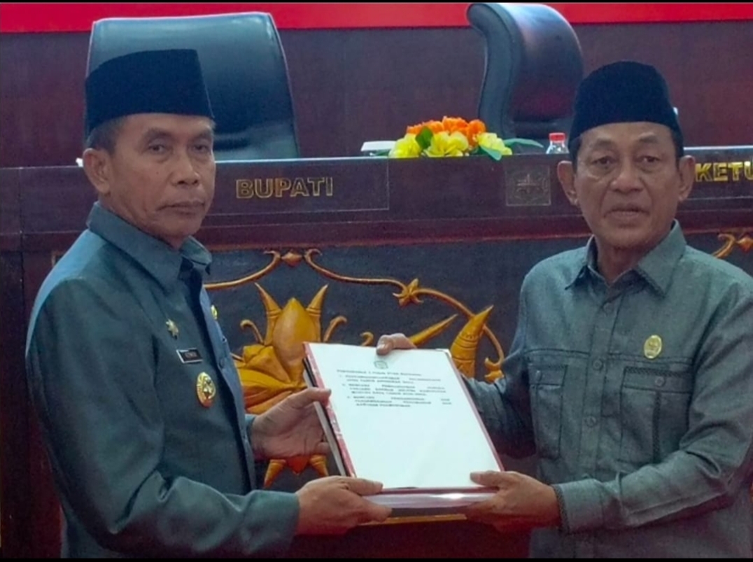 DPRD Murung Raya Sampaikan Pandangan Umum Terhadap Raperda Dalam Rapat Paripurna