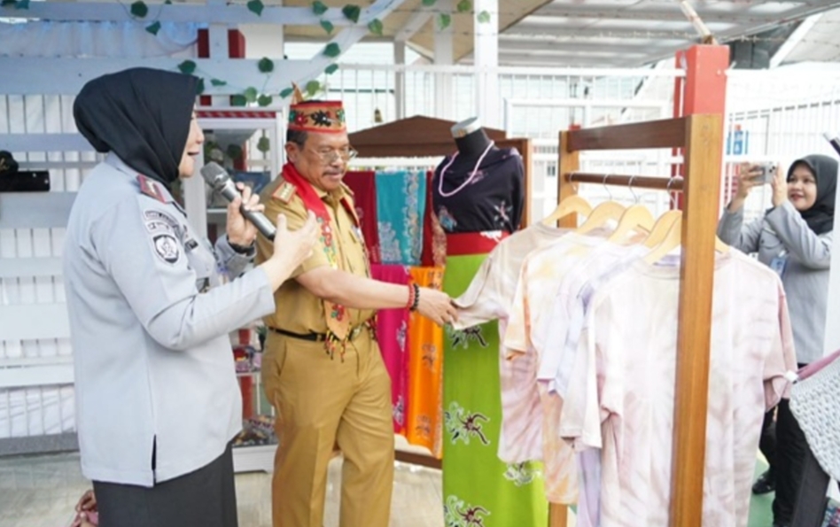 Sekda Prov. Kalteng H. Nuryakin Saat Melakukan Anjangsana di Lapas Perempuan Kelas II A Palangka Raya