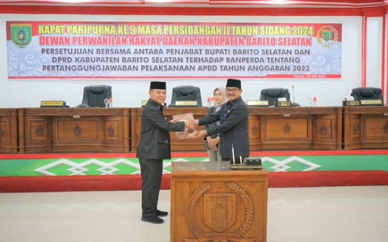 Pj Bupati Barsel Hadiri Rapat Paripurna DPRD untuk Bahas Pertanggungjawaban APBD 2023