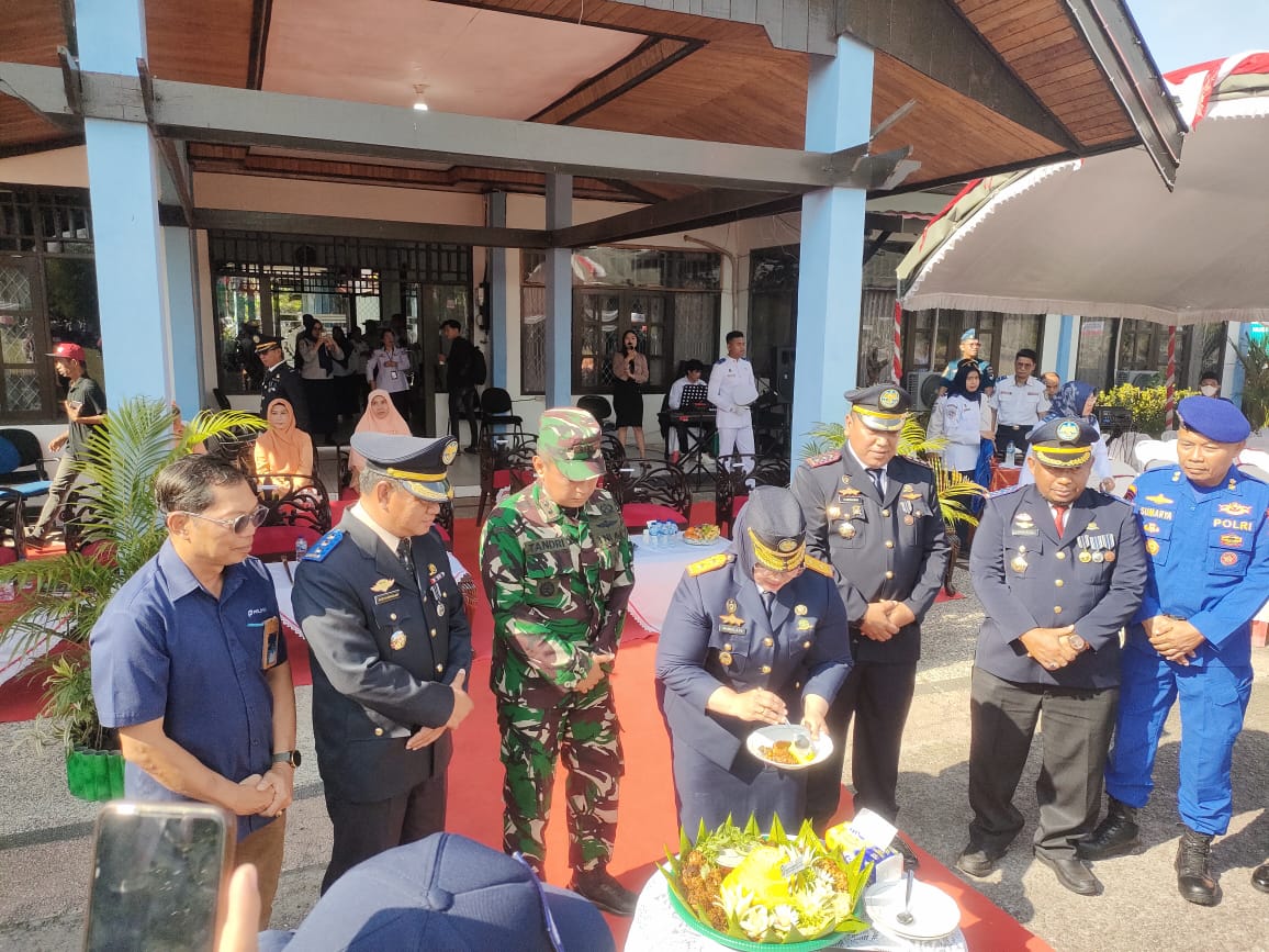 Peringatan Hari Harhubnas, Wakil Bupati Kotm Pimpim Upacara di Halaman Kantor Perhubungan