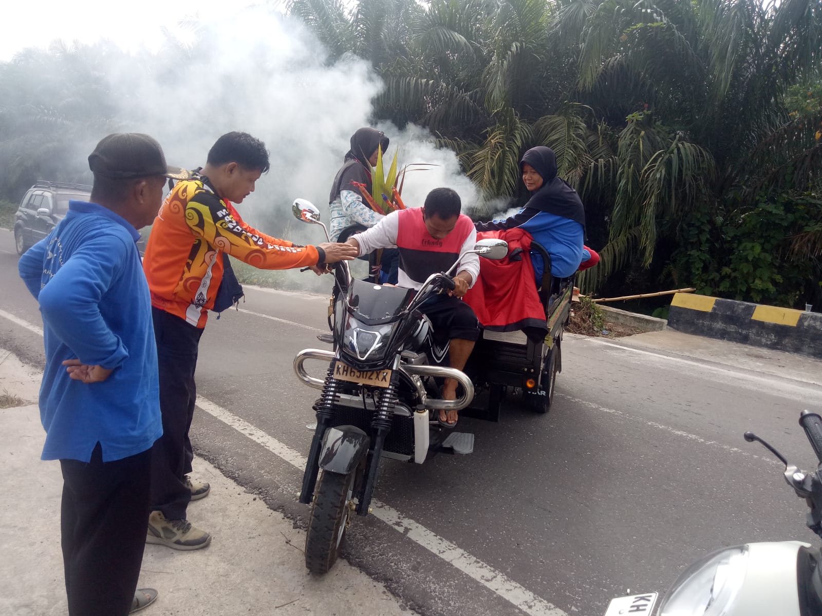 Jum’at Bersih Ajang Silaturahim Sesama Kelurahan Baamang Tengah Dengan Forum RT/RW