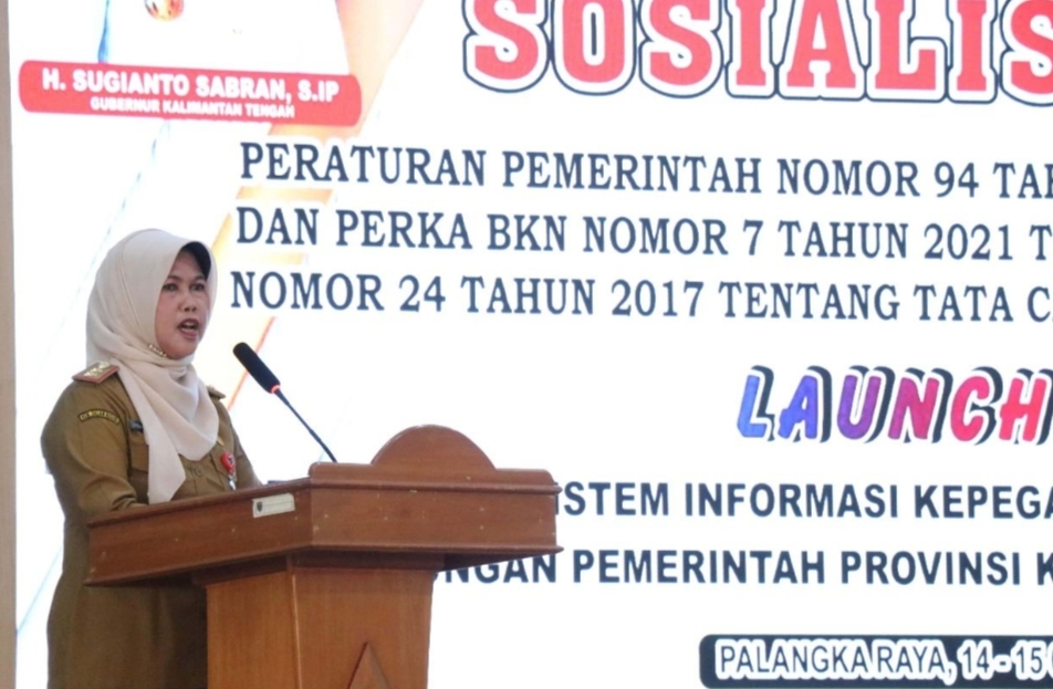 Kepala BKD Prov Kalteng Lisda Arriyana  Menyampaikan laporan Kegiatan SIMPEGNAS