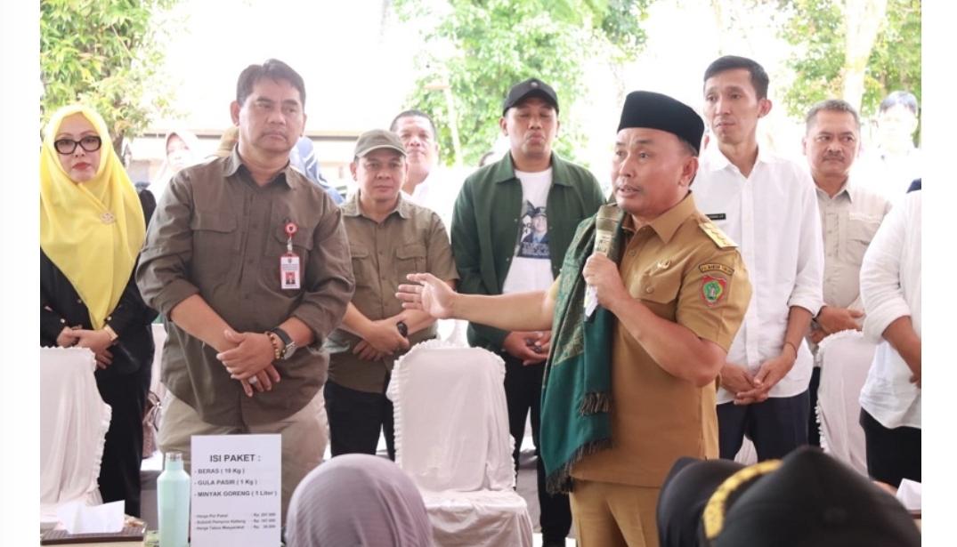 Gubernur Kalteng H. Sugianto Sabran Buka Pasar Murah di Parenggean