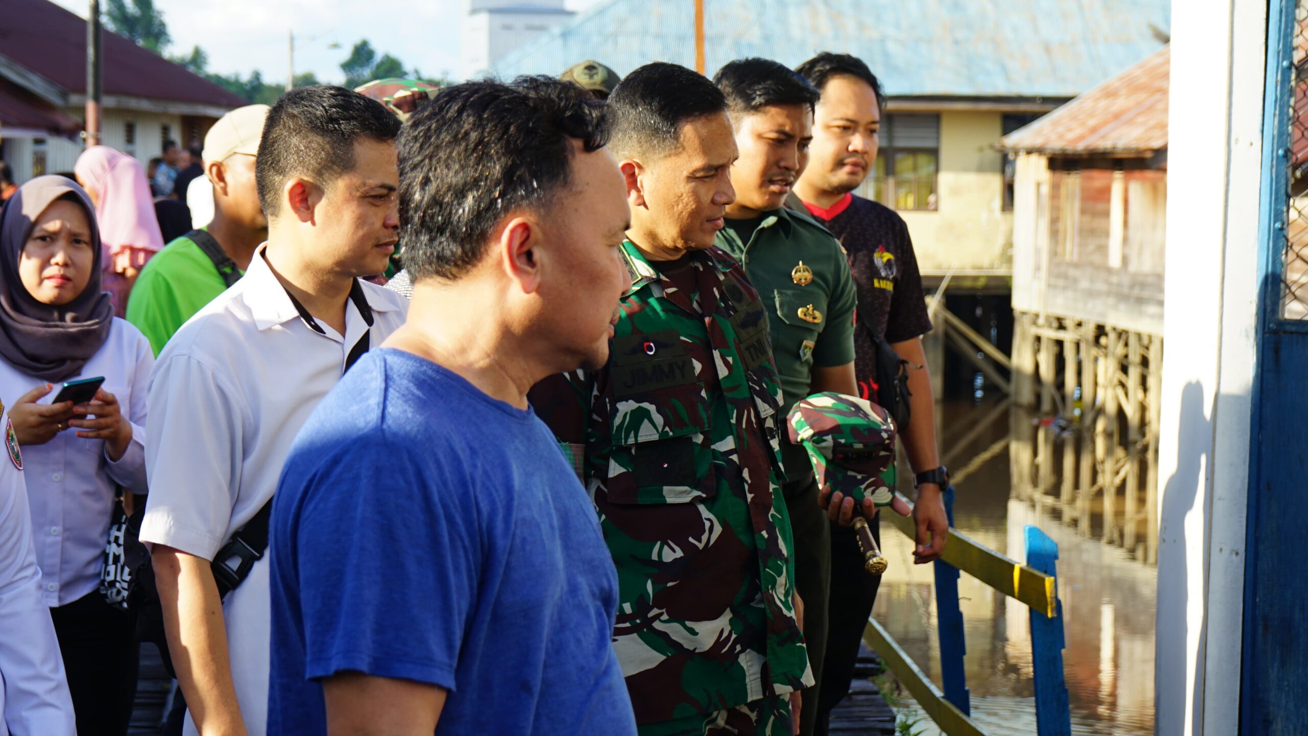 Dandim 1016/Plk Mendampingi Gubernur H.Sugianto Sabran Tinjau Kondisi Sampah di Kawasan Kampung Puntun