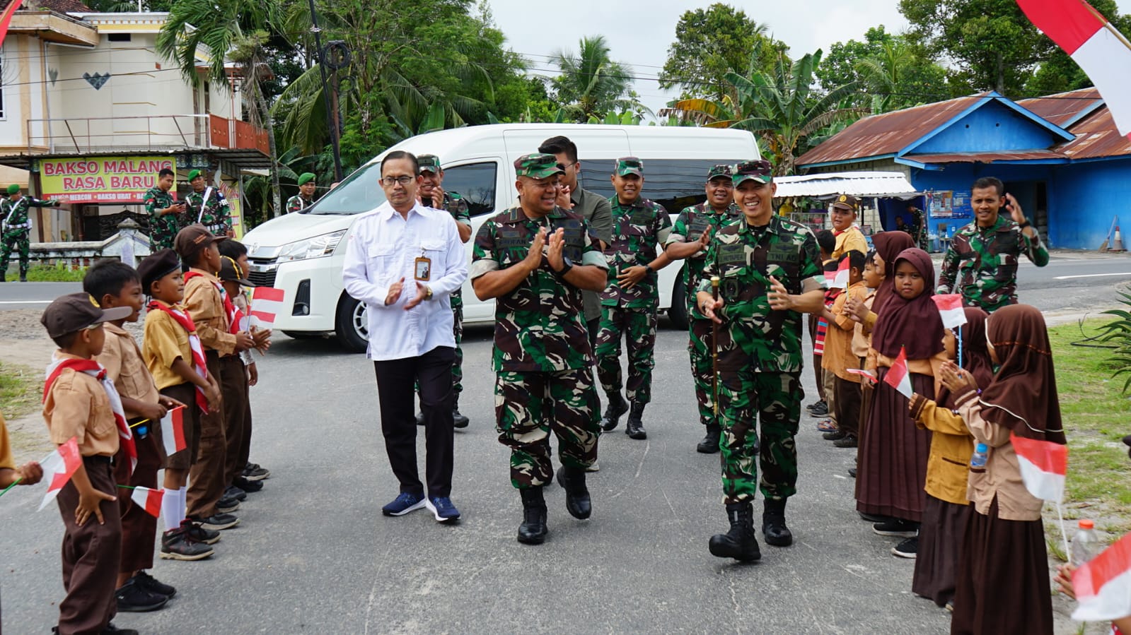 Tim Peninjauan Dan Penilaian Kampung Pancasila dari Mabesad dan BPIP Kunjungi Kelurahan Kalampangan