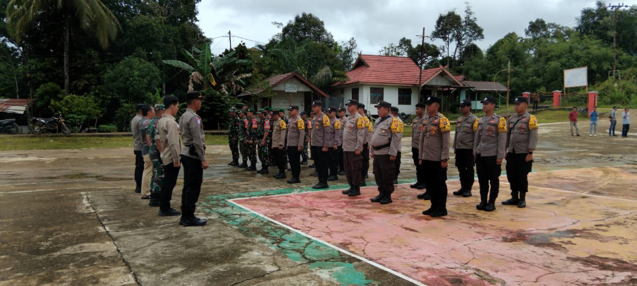 Kapten INF Edi Sugiarto Pimpin Apel Persiapan Pengamanan Rapat Pleno Terbuka di Kecamatan Tanah Siang