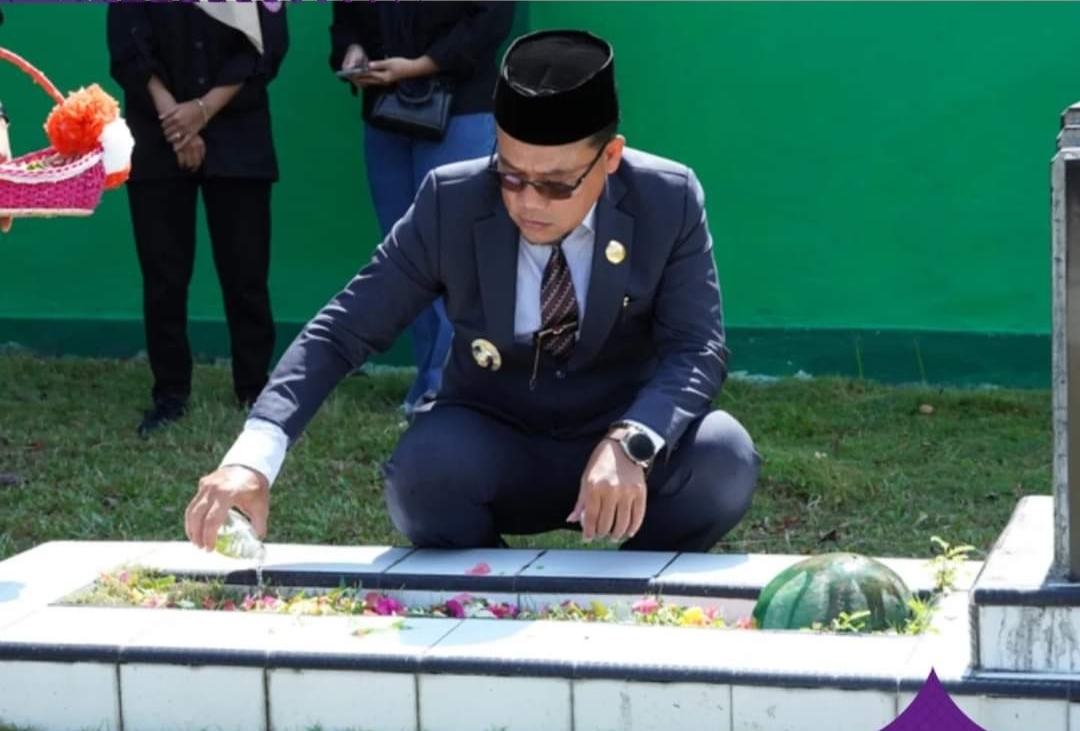 Pejabat Tinggi Kabupaten Sukamara Gelar Ziarah Makam Pahlawan Bumi Loka dan Dermaga Pasar Inpres